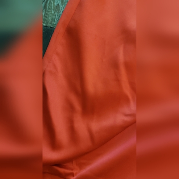 HOUSE OF CB Loretta off-shoulder satin midi dress L+ - Picture 12 of 17